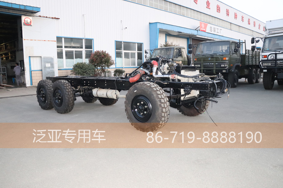 六驱工程车底盘,3立方加运油车,六驱抢险救灾车,电力维修车,六驱罐式运输车,全驱加运油车,六驱工程车底盘,特种车改装,灾区救援车,六驱加运油车,6*6越野工程车,油罐车底盘