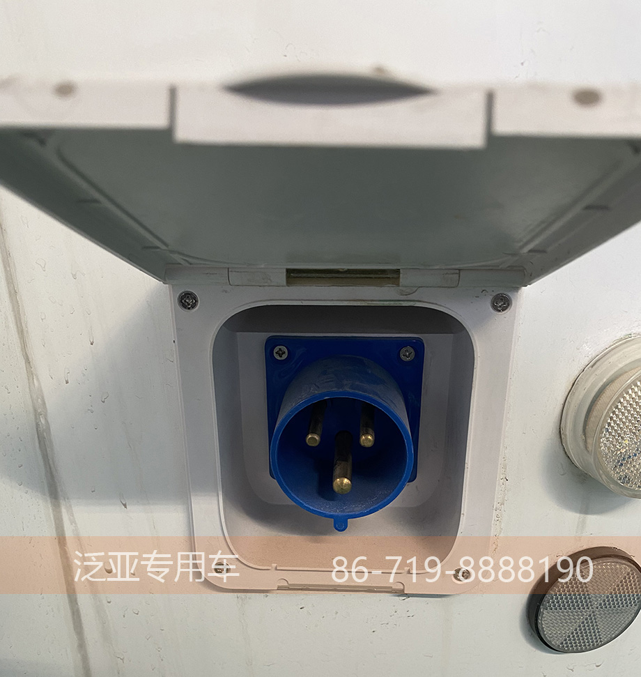 拖挂房车各种灯具、进水口