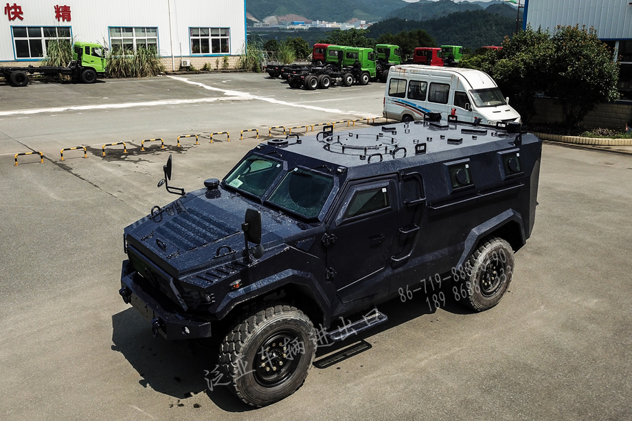 四驱东风猛士,防弹防护型运兵车