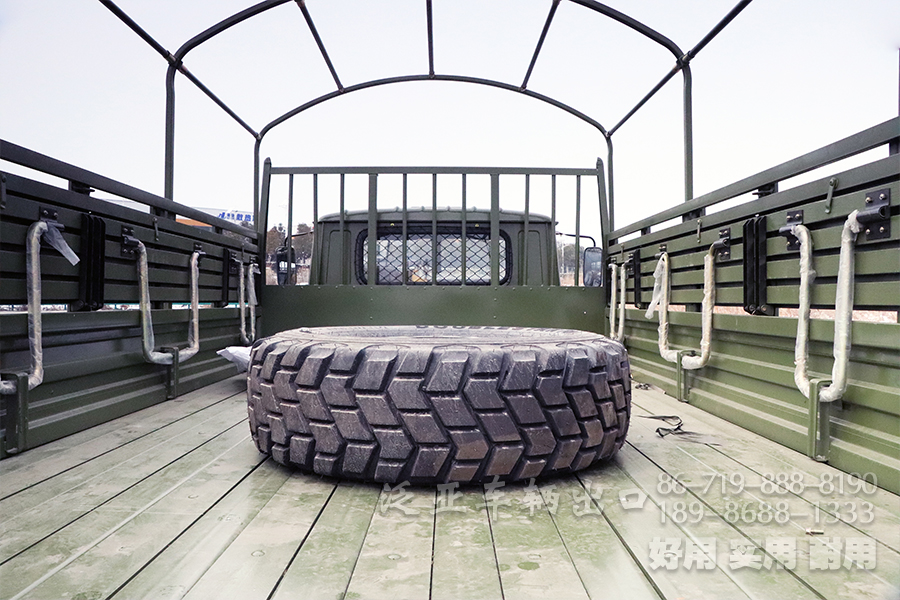 东风EQ2100E6D,东风六驱越野卡车,6*6东风经典长头货车,经典款东风尖头,3.5吨越野车,东风3.5吨运兵车,东风六驱eq2100,东风长头货车,东风经典卡车