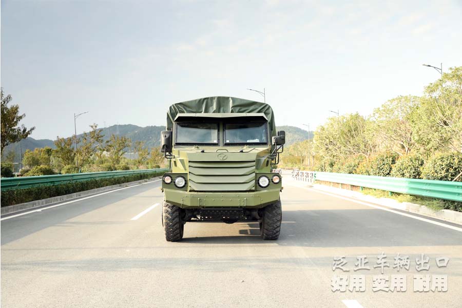 东风六驱卡车，东风装甲车，六驱装甲车，军用装甲车，装甲车出口，越野专用车，六驱越野卡车，装甲车定制
