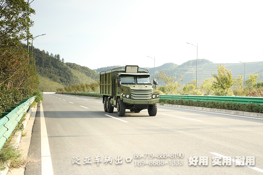 六驱越野卡车,六驱越野装甲车,防护型装甲车,6X6防护越野车,定制款专用车,防护型专用车,越野载货卡车,6X6定制装甲卡车