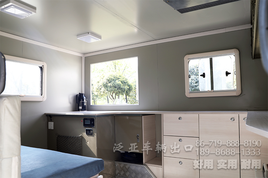 依维柯2046,越野型旅居房车,移动办公车,房车定制改装,户外办公室