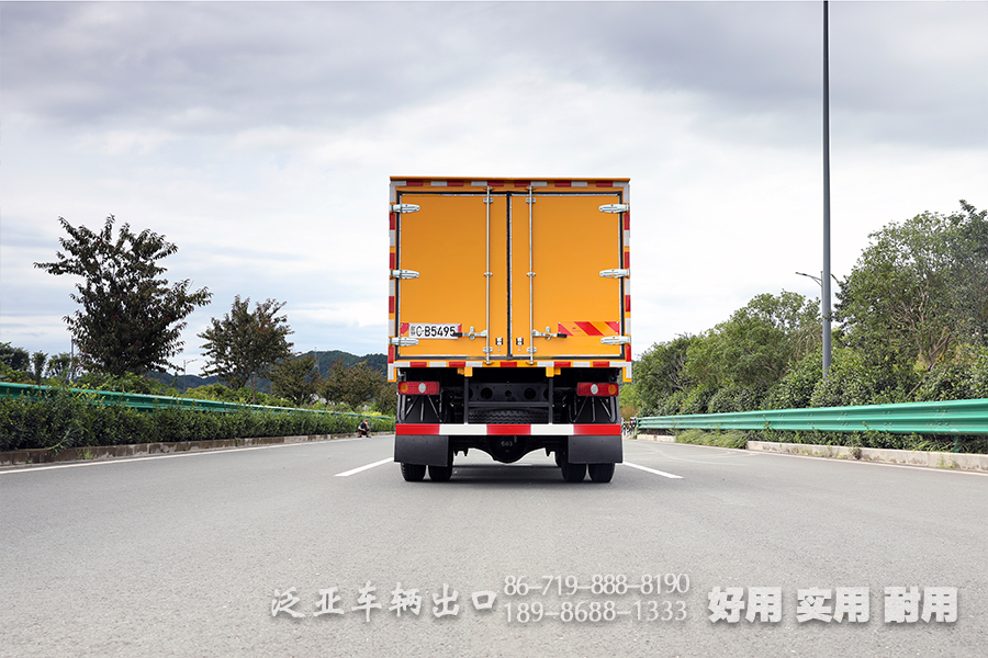 东风4x2轻卡,轻卡越野专用车,160马力小型卡车,小型卡车定制,出口微卡厂家,越野专用车,出口专用车厂家