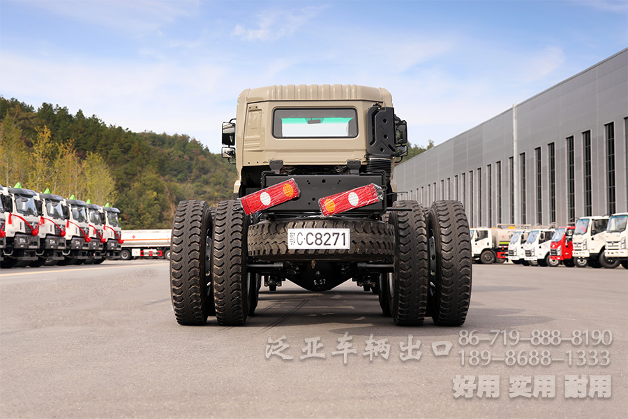 东风8X4,8X4平板,平板底盘,东风10米平板,东风10米底盘,30吨专用车底盘,30吨底盘,专用车底盘改装