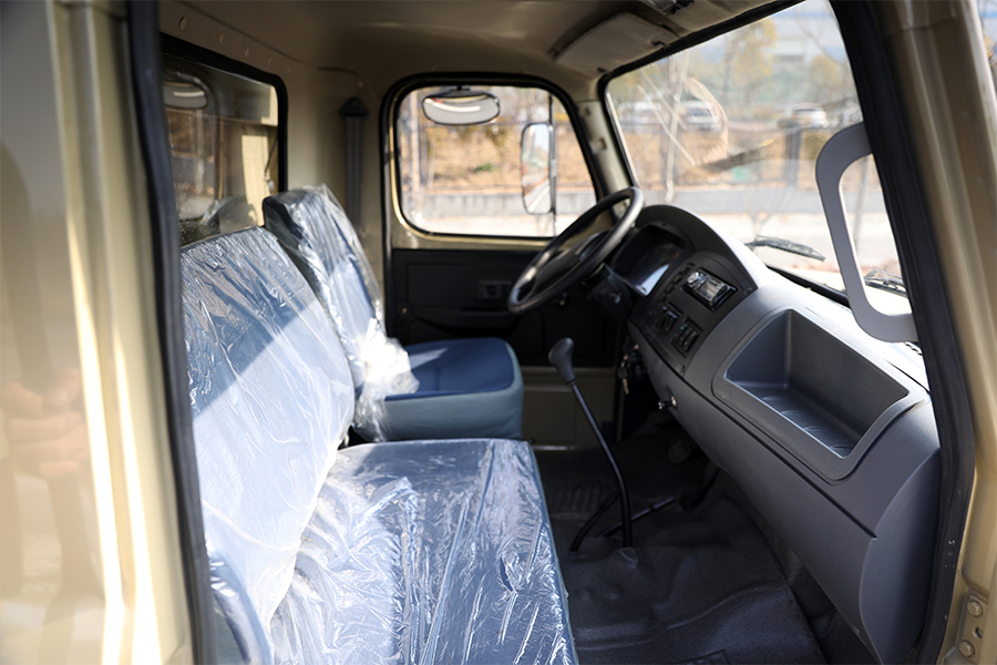 东风四驱，东风4x4，东风四驱尖头大玻璃越野卡车底盘，东风四驱底盘出口，东风底盘出口厂家