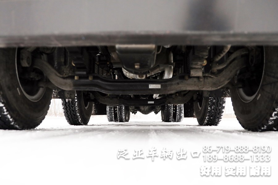 东风8x4仓栅车，东风平头一排半驾驶室，东风重型仓栅车，东风大承载力越野卡车，东风十二档变速卡车，东风420L油箱，仓栅运输车，大马力卡车