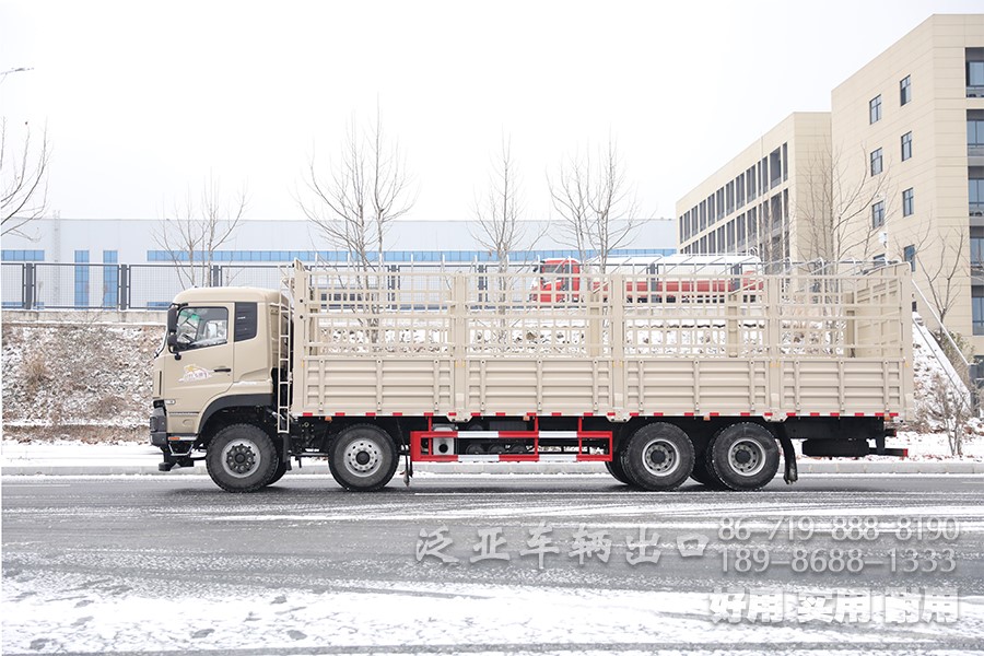 东风8x4仓栅车，东风平头一排半驾驶室，东风重型仓栅车，东风大承载力越野卡车，东风十二档变速卡车，东风420L油箱，仓栅运输车，大马力卡车