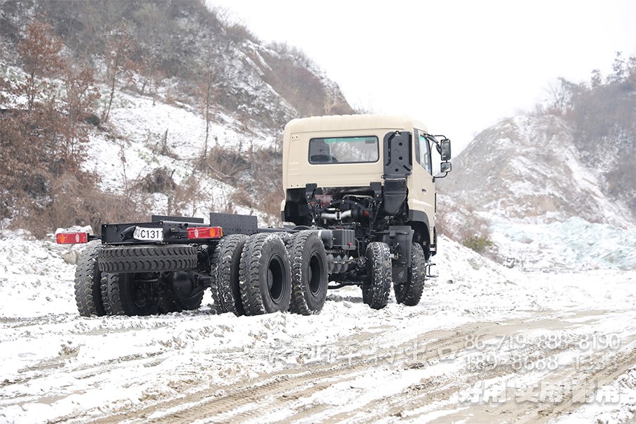 东风底盘改装,八驱底盘,东风450马力底盘,东风八驱,大马力越野底盘,450马力底盘,后八轮越野底盘,全驱可改装型底盘