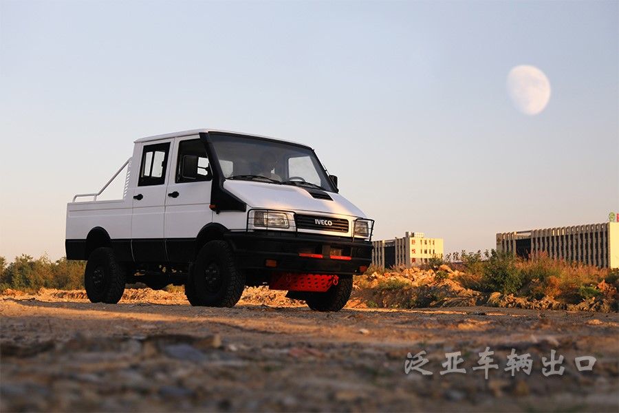 <strong>小型越野卡车，户外越野不二选择</strong>