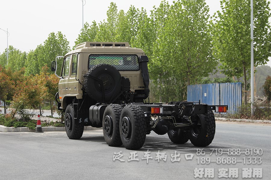 EQ2102N 双排越野卡车 六驱越野专用车 越野载货卡车 210马力越野车 高配平头沙漠越野车 越野载货卡车出口型